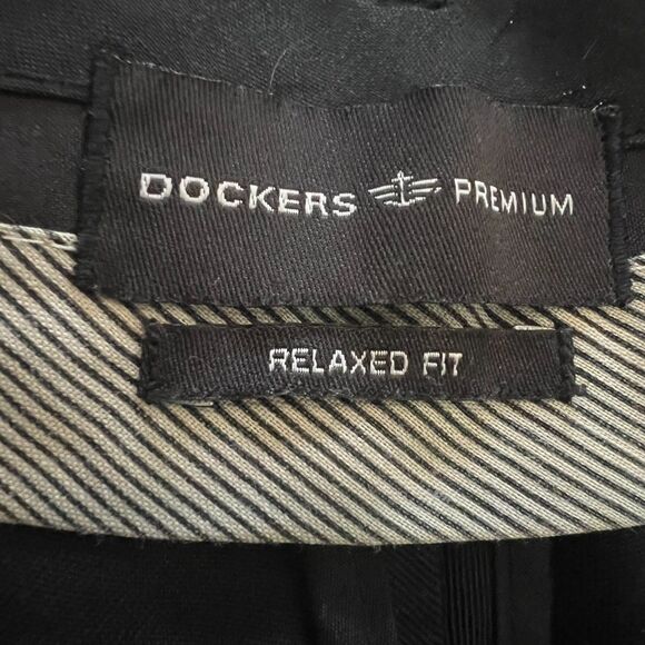 Dockers Premium Men's Size W34 L31 Black Relaxed Fit Business Casual Pants - Picture 2 of 12